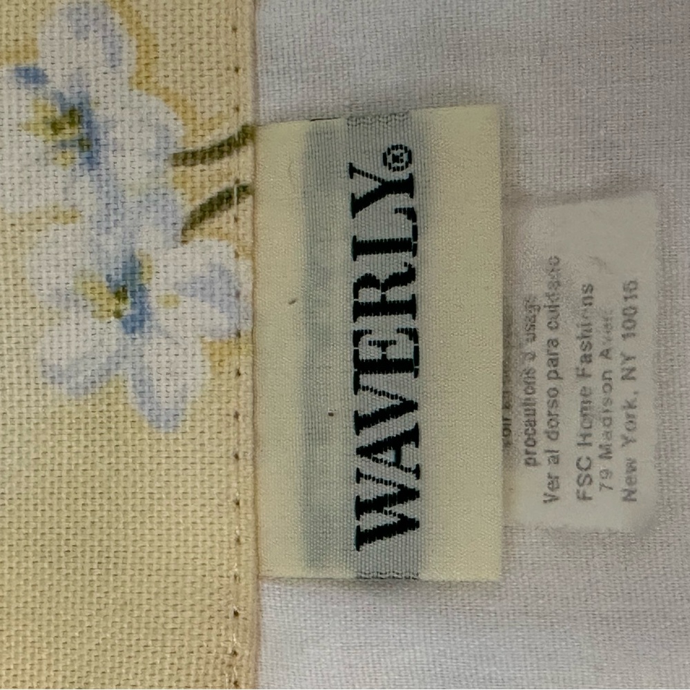 Waverly Triangle Valance with Tassel 52" X 23" 100% Cotton Blue Yellow Floral - Picture 4 of 5